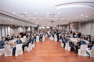 Guests raise their glasses at the Hong Kong centenary event